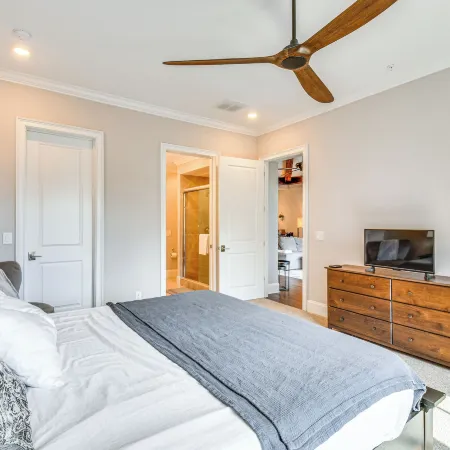 Community Perks: Mountain-view Condo in Toccoa!