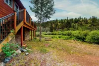 Deck & Mtn Views! Family A-frame Cabin Near Stream -  Privatzimmer