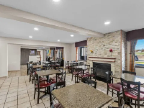 Days Inn & Suites by Wyndham des Moines Airport Hotels in Des Moines