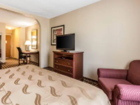 Quality Suites Paducah I-24 Hotels in Paducah