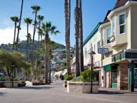 Snug Harbor Inn Hotels in Avalon