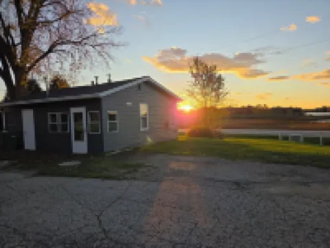 Lakeview Cottage With Perfect Sunsets