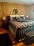 BearPaw Cabin- Charming and cozy cabin in the woods- WiFi-Pet Friendly-Secluded