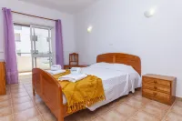 P 03 - Bedroom 3 in Meia-Praia Seaview Guesthouse - 3 stelle