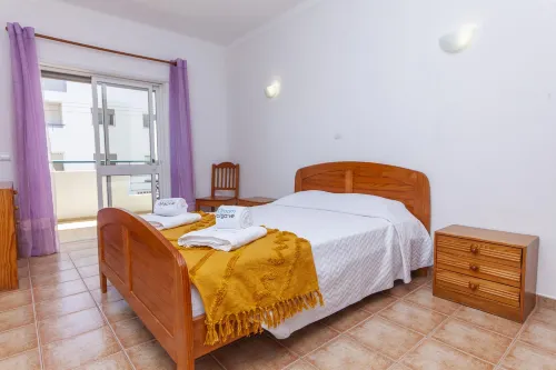 P 03 - Bedroom 3 in Meia-Praia Seaview Guesthouse