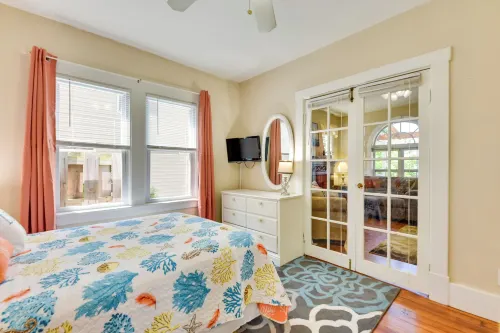 Turtle Cove Bay Beach House ~ 13 Mi to Buffalo! - parking