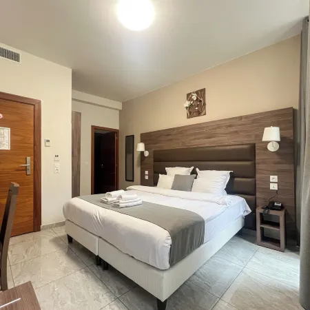 Square Hotel
