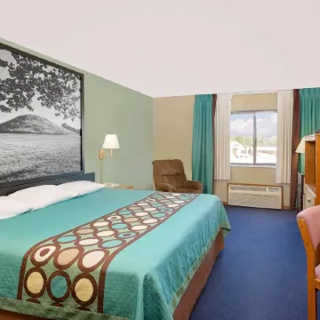 Super 8 by Wyndham Macomb