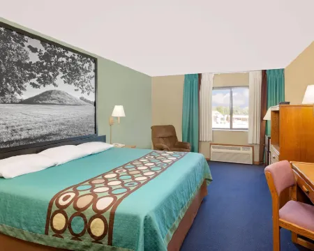 Super 8 by Wyndham Macomb Hotels in Macomb