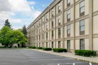 Quality Inn & Suites - parking