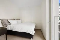 Barcode luxurious apartment, prime location Hotels in 