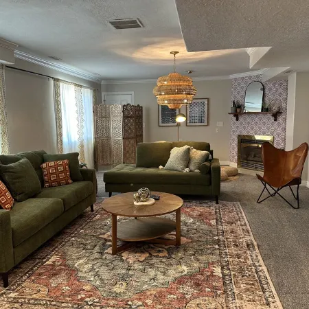 LARGE Family Home Ideal for Groups- Boho