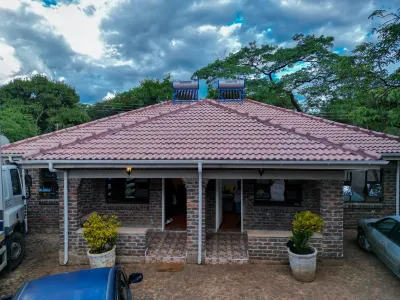 Darwendale Madhuve lodge for one โรงแรมใน