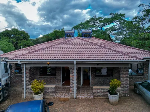 Darwendale Madhuve lodge for one