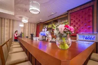 Ramada by Wyndham Almaty - bar