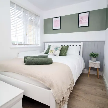 Stylish 3 Bed Home In Bath - Private Parking Wifi