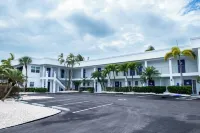 Beach front 2 bed-2 bath private balcony, modern with Gulf front views