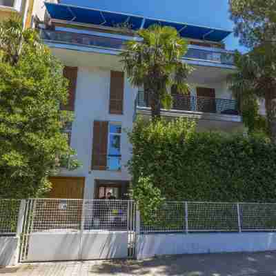 Apartment Sunny Hotel Exterior