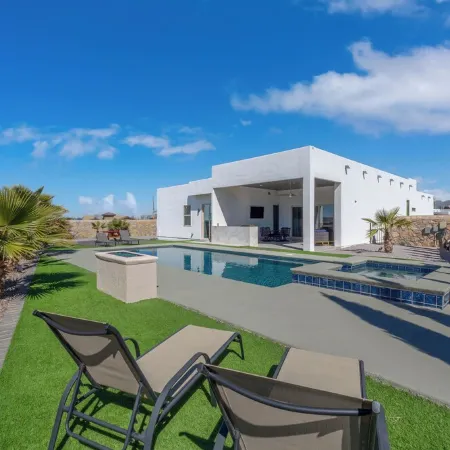 Miami Style Pool House 4 Bed 3.5 Bath