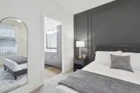 Chic and Stylish 2B near Legacy West - balcony