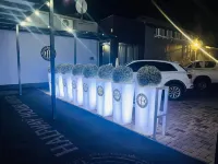 Halfway House Hotel - parking