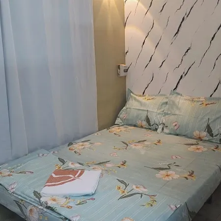 Mike's Flat Hotel