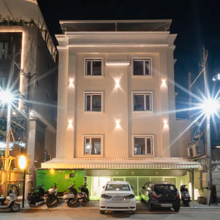 Benchmark Select, Star Square