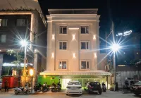 Benchmark Select, Star Square