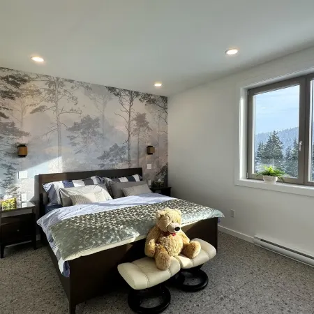 Luxury Alpine Retreat - Hot Tub & Sauna - Sleeps 16 - Cliffhanger Chalet