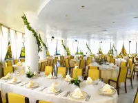 International Hotel & Suite - breakfast