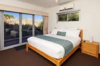 Big4 Middleton Beach Holiday Park - balcony