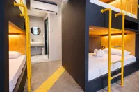 Free Way Kata Beach Hostel - فنادق كبسولية