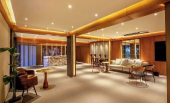 Purple Elephant Luxury Business Hotel
