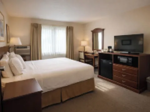 Lone Tree Inn Hotels in Sidney