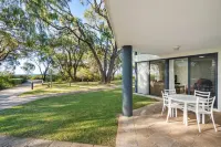 98 Steps to the Beach - Retreat with Pool Access