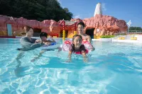 Hawaiians Glamping Mauna Village - Pools