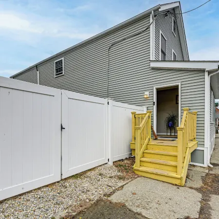 Walkable Stay Near Hudson River, Dining & Shopping