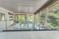 Bushnell Riverside Retreat w/ Hot Tub & Game Shed