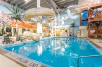 Seven Oaks Hotel Regina, SureStay Collection by Best Western - Pool