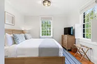 Regatta Suite at The Royce Refined Newport Charm - 4-نجوم