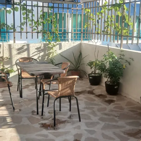 Secure building, walk to beach, near shops and mall