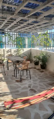 Secure building, walk to beach, near shops and mall - Mountain view