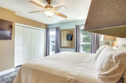 Water View! Walkable Gem Near Bayshore Boulevard - Apartment