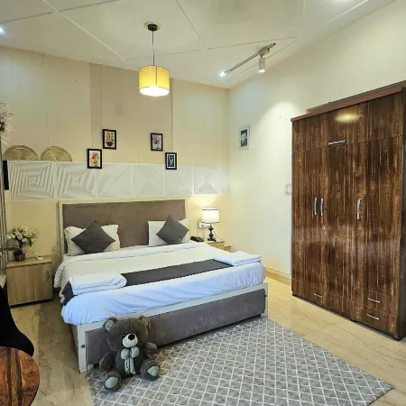 Moksh Hotel