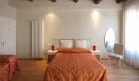 Honey Rooms Ferrara - Parvekkeita
