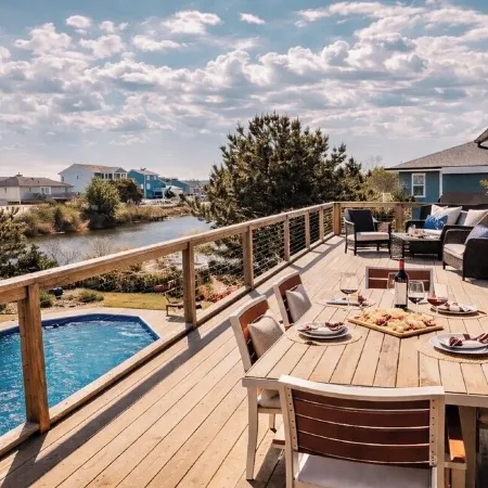 Family Friendly Beach House. Pool, Hot Tub, Walk to Beach. Dog Friendly, Fenced Отели рядом с достопримечательностью «Пляж Сандбридж»