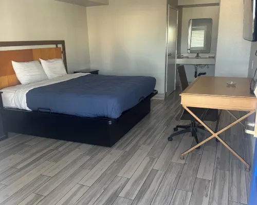 Clover Motel Hotels in Lynwood