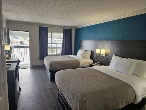 Quality Inn & Suites - parking