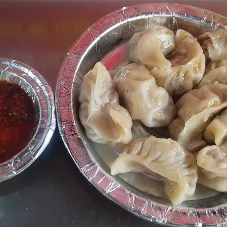 Gavari India's Delhi Hostel Отели рядом с достопримечательностью «Храм Чаттарпур»