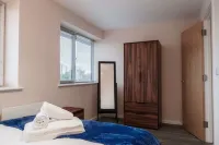 Apartment With Free Parking by City SuperHost - Homestays